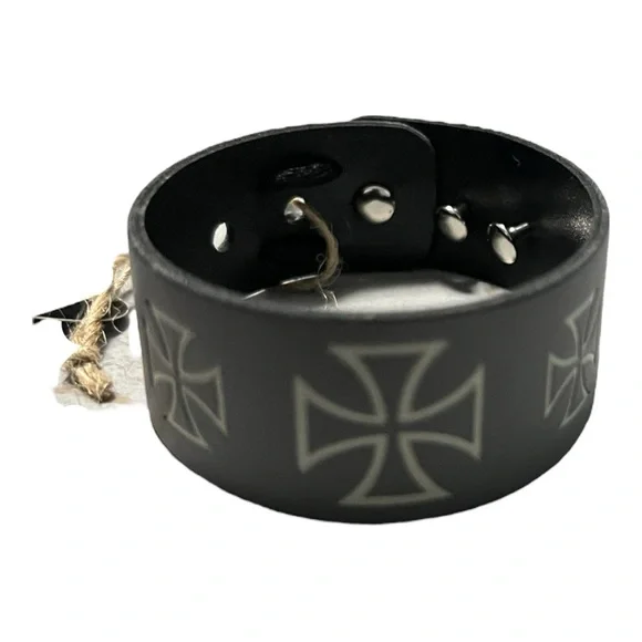 Y2K NWT faux leather wristband iron cross. Three metal snaps adjust for wrists - Picture 1 of 4